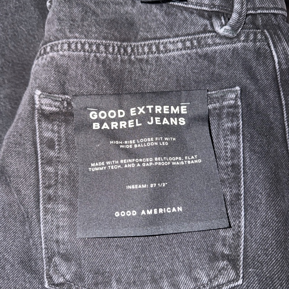 Good American Men's Relaxed Barrel Jeans in Charcoal